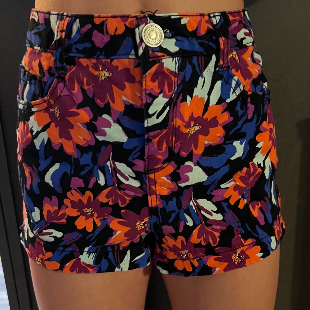 SO size 11 floral shorts